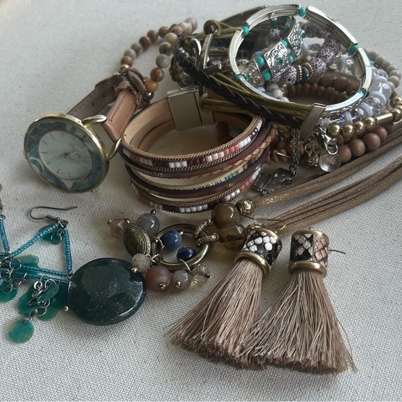 ✨ Chico’s Boho Jewelry Bundle – 16 Pieces + Surprise Mix - Picture 2 of 5